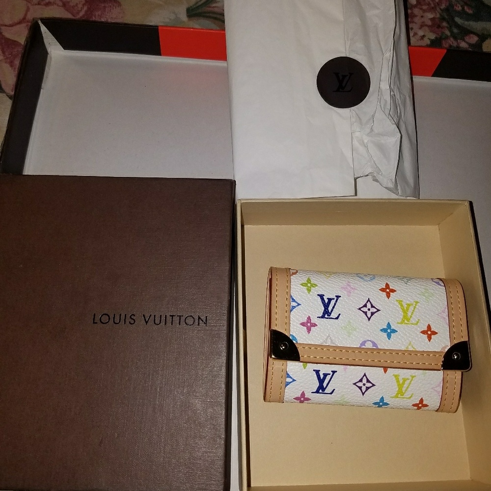 LOUIS VUITTON